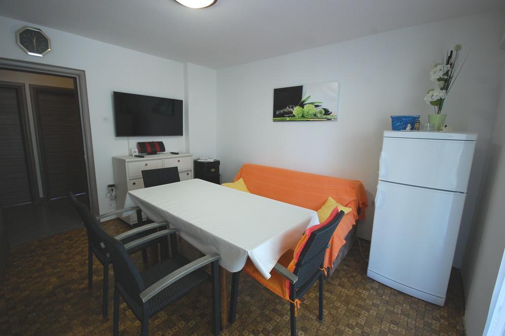 Apartments Jakobi By El-Pi Tours Njivice Extérieur photo
