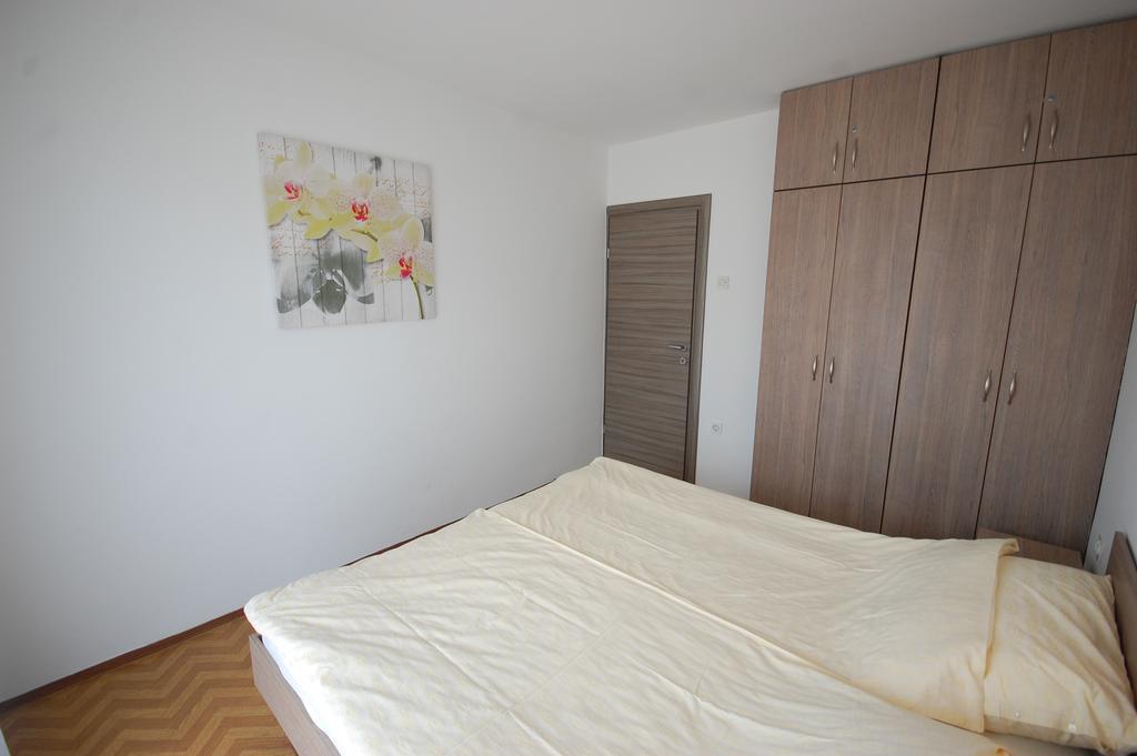 Apartments Jakobi By El-Pi Tours Njivice Extérieur photo